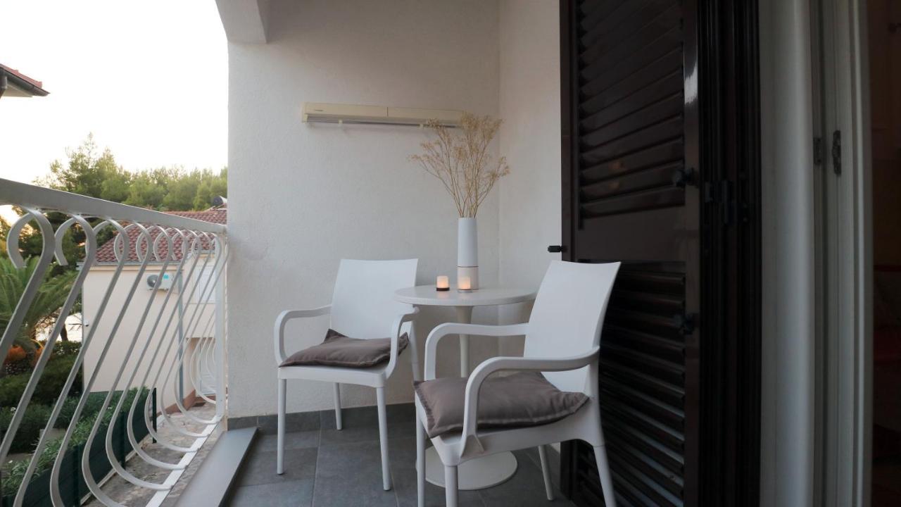 Apartment Ena - Lavica Podstrana Kültér fotó